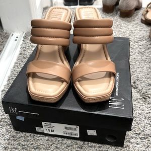 NIB 7.5 INC neutral wedges